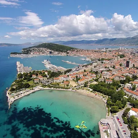 Seaside House With A Swimming Pool - 22890 Split