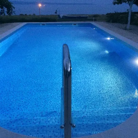 Seaside House With A Swimming Pool - 22890